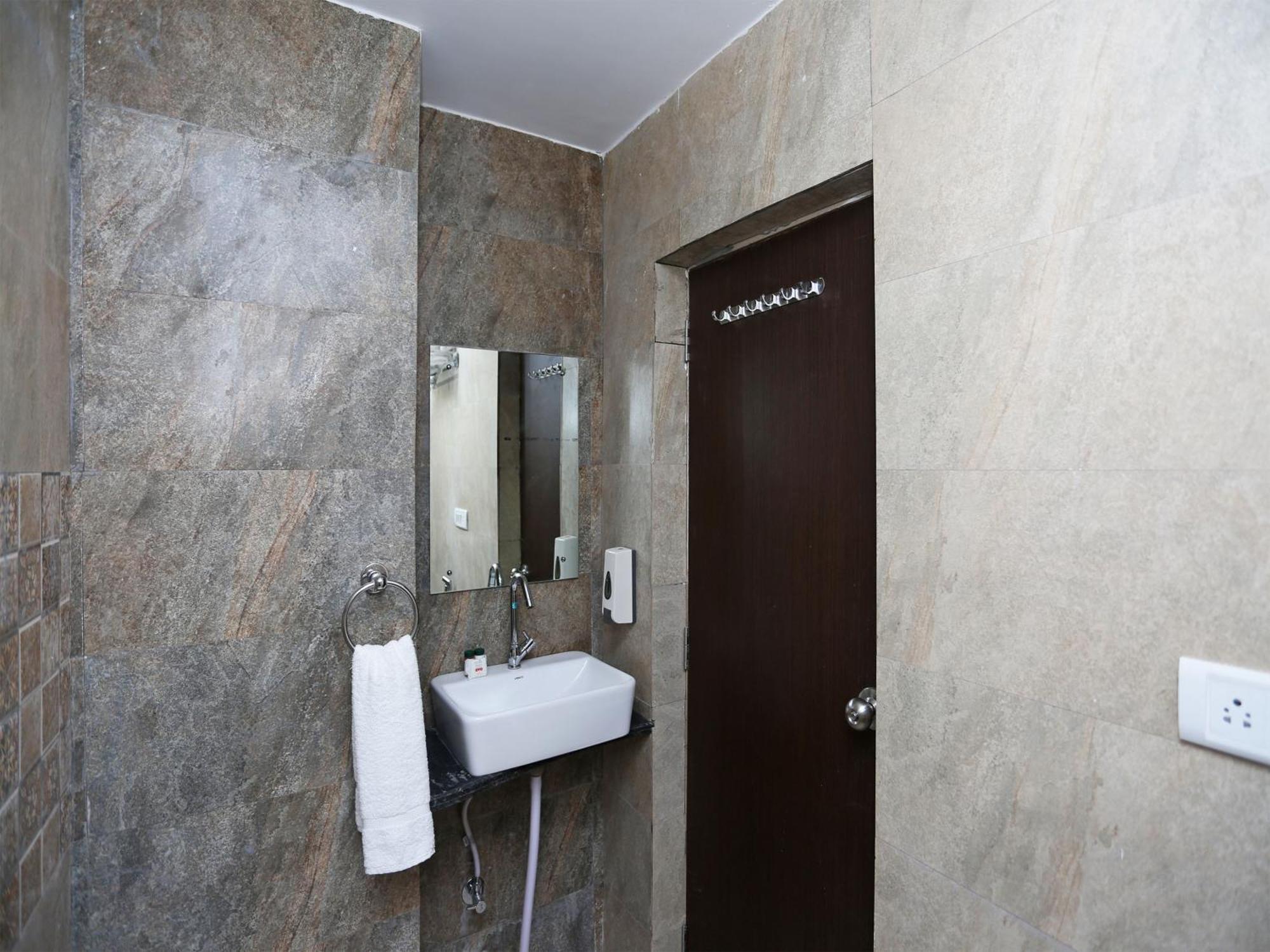 Hotel Fabexpress Gs Residency Varanasi Exterior foto